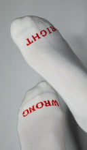 Carica l'immagine nel visualizzatore di Gallery, Calzino "Right or Wrong " Black Skull Limited Edition
