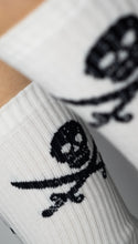Carica l'immagine nel visualizzatore di Gallery, Calzino "Right or Wrong " Black Skull Limited Edition

