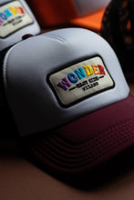 Carica l'immagine nel visualizzatore di Gallery, Malnatt Snapback “ WONDER ” Rainbow Logo
