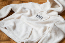 Carica l'immagine nel visualizzatore di Gallery, Wonder Sweatshirt "TEDDY CREAM" Limited Edition
