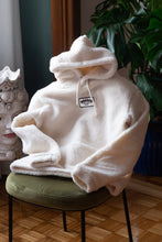 Carica l'immagine nel visualizzatore di Gallery, Wonder Sweatshirt "TEDDY CREAM" Limited Edition
